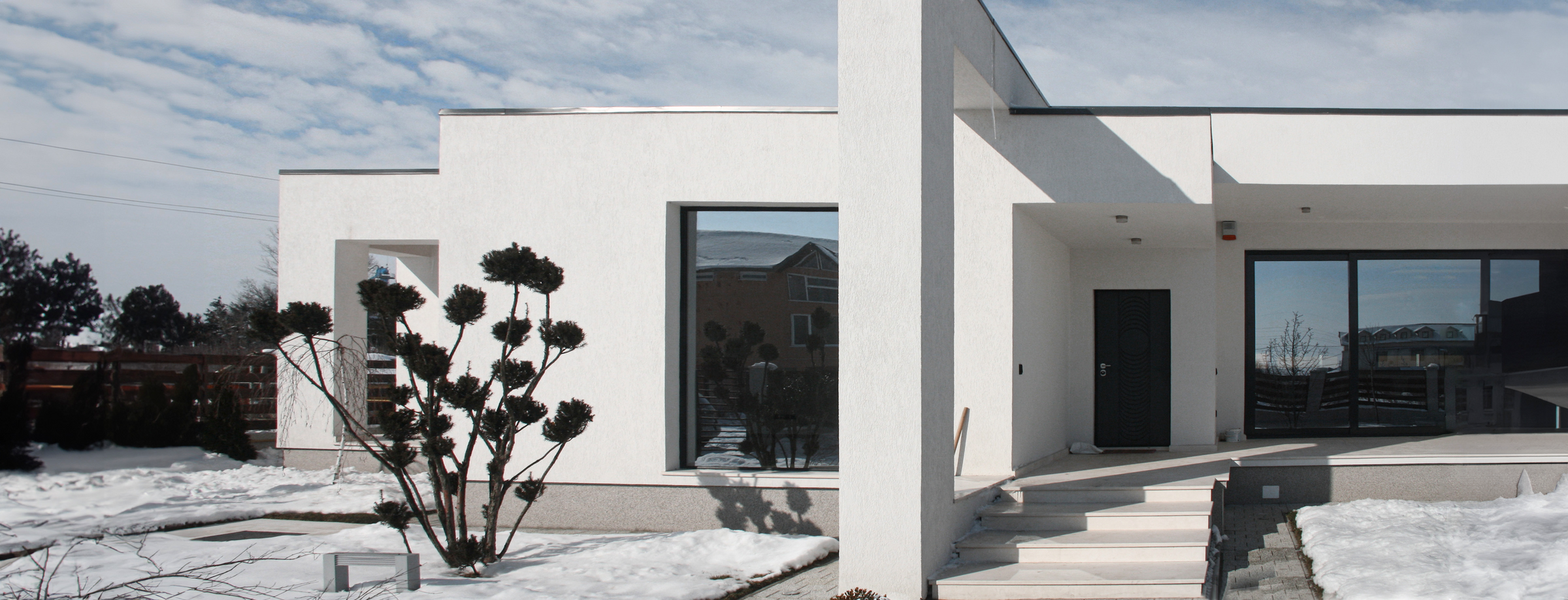 o casa moderna, minimalista, alba.